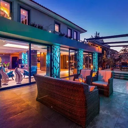 Villa Sleeps 6 With Pool Air Con And Wifi