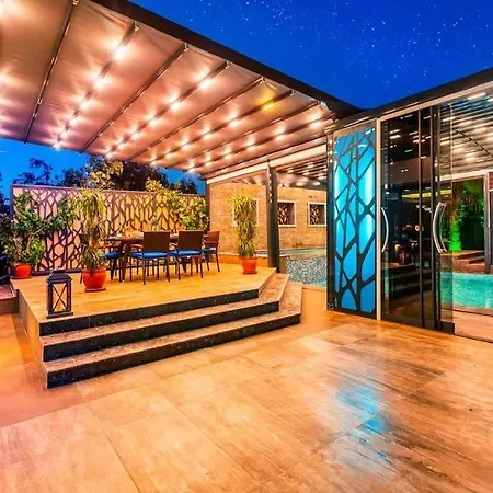Sleeps 6 With Pool Air Con And Wifi