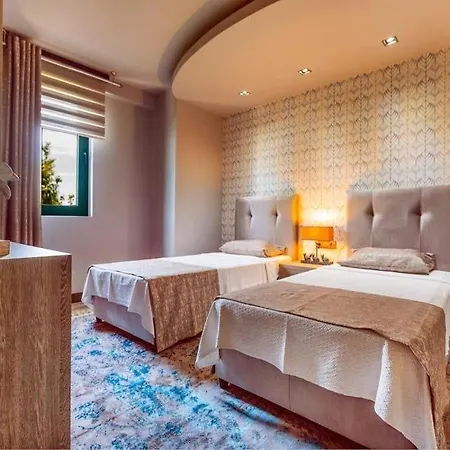 Sleeps 6 With Pool Air Con And Wifi Villa *