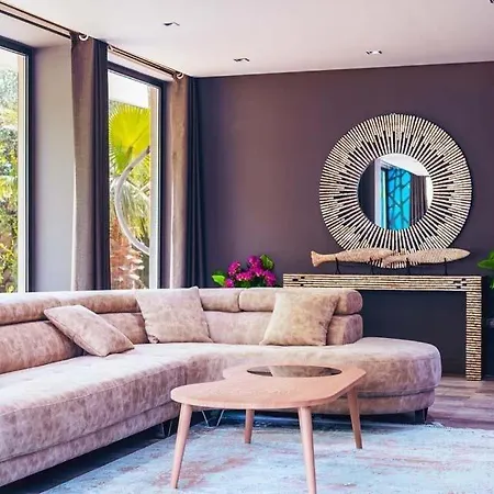Villa Sleeps 6 With Pool Air Con And Wifi *