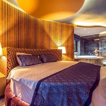 Sleeps 6 With Pool Air Con And Wifi * Ovacık