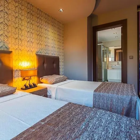 Sleeps 6 With Pool Air Con And Wifi *