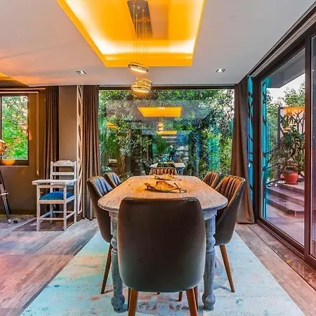 Sleeps 6 With Pool Air Con And Wifi *