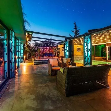 Villa Sleeps 6 With Pool Air Con And Wifi *
