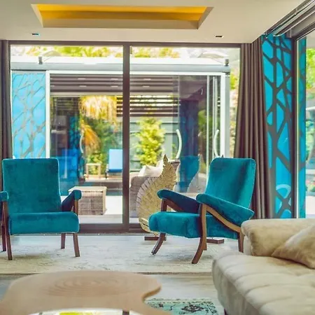 Sleeps 6 With Pool Air Con And Wifi